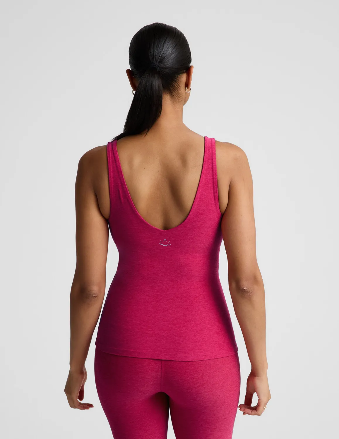 Beyond Yoga Spacedye Good Day Classic Tank linne Berry Red V-ring