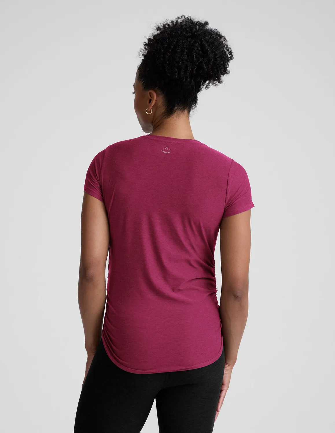Beyond Yoga Featherweight One & Only Maternity Tee röd rynkad