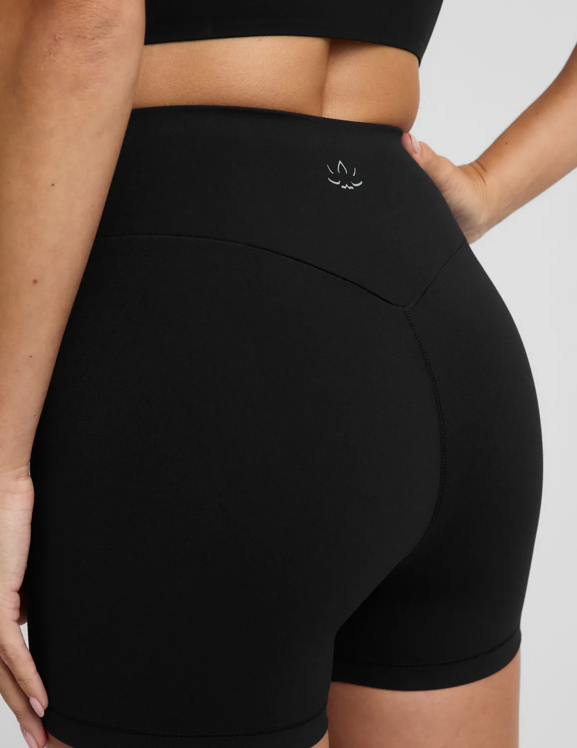 Beyond Yoga glowzone 4" bikershorts Pitch Black hög midja