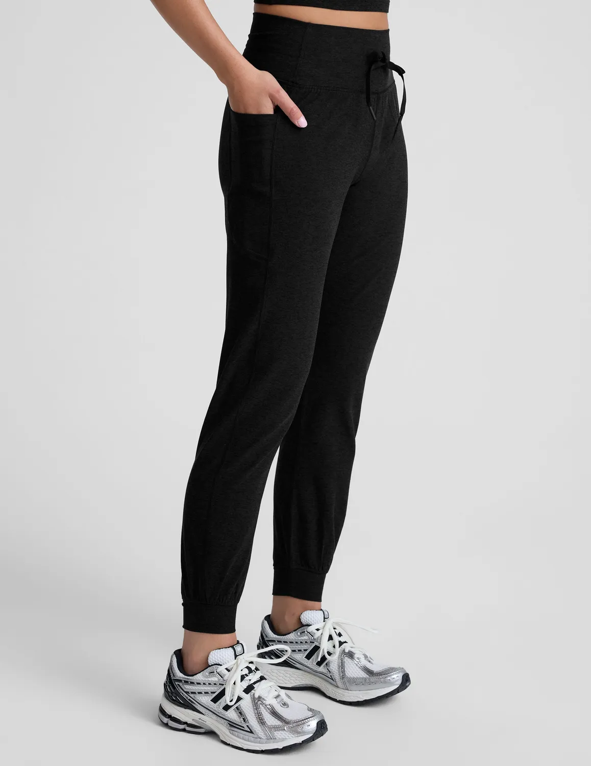 Beyond Yoga Spacedye Go Pocket jogger Darkest Night svarta fickor