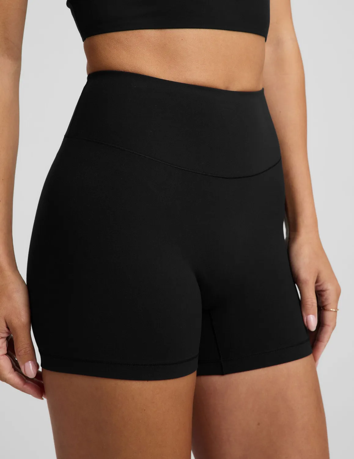 Beyond Yoga glowzone 4" bikershorts Pitch Black hög midja