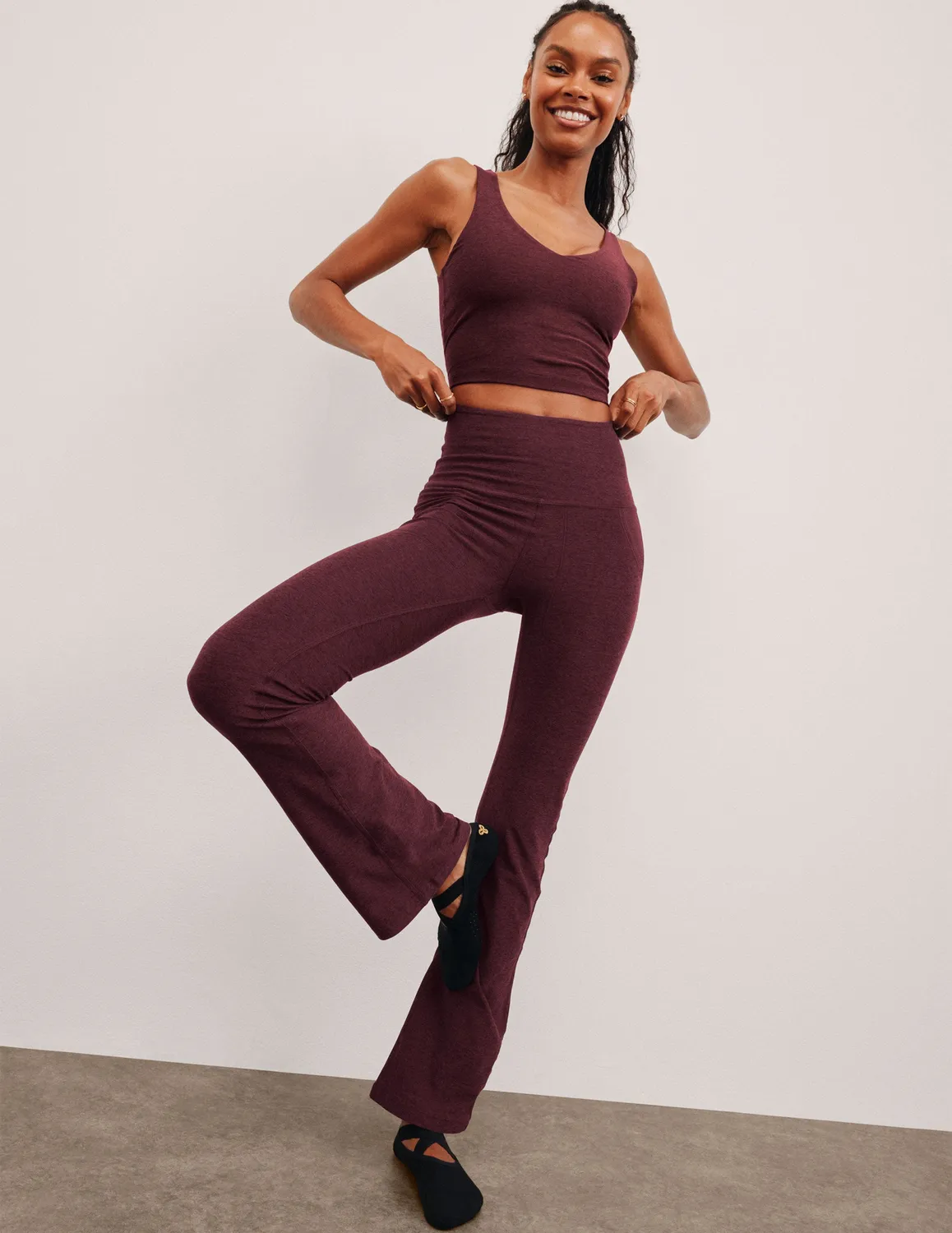 Beyond Yoga Spacedye High Waisted Practice Pocket Bootcut 31" vinröd