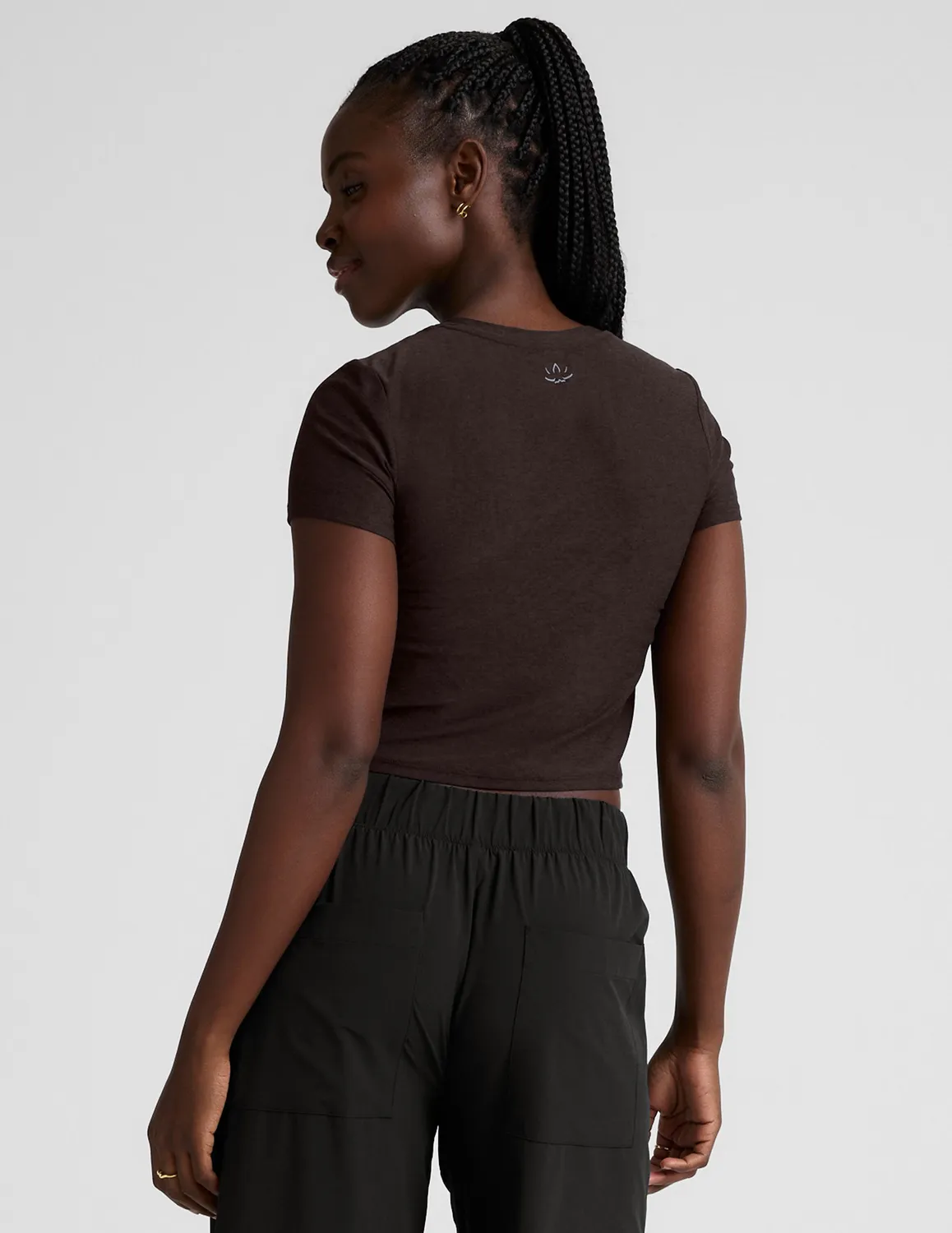Beyond Yoga Featherweight Cropped Tee t-shirt Dark Chocolate Heather lätt