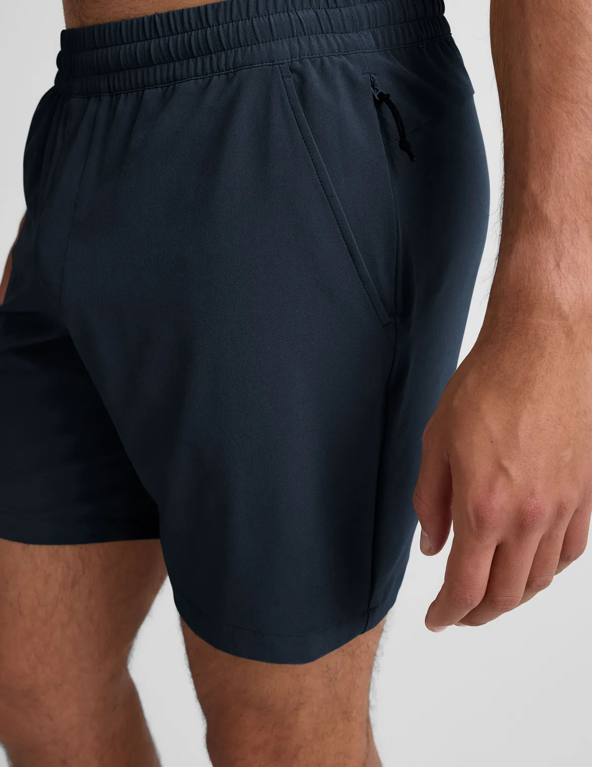 Beyond Yoga Pivotal 2.0 Men's Short 7" träningsshorts Nocturnal Navy lätt