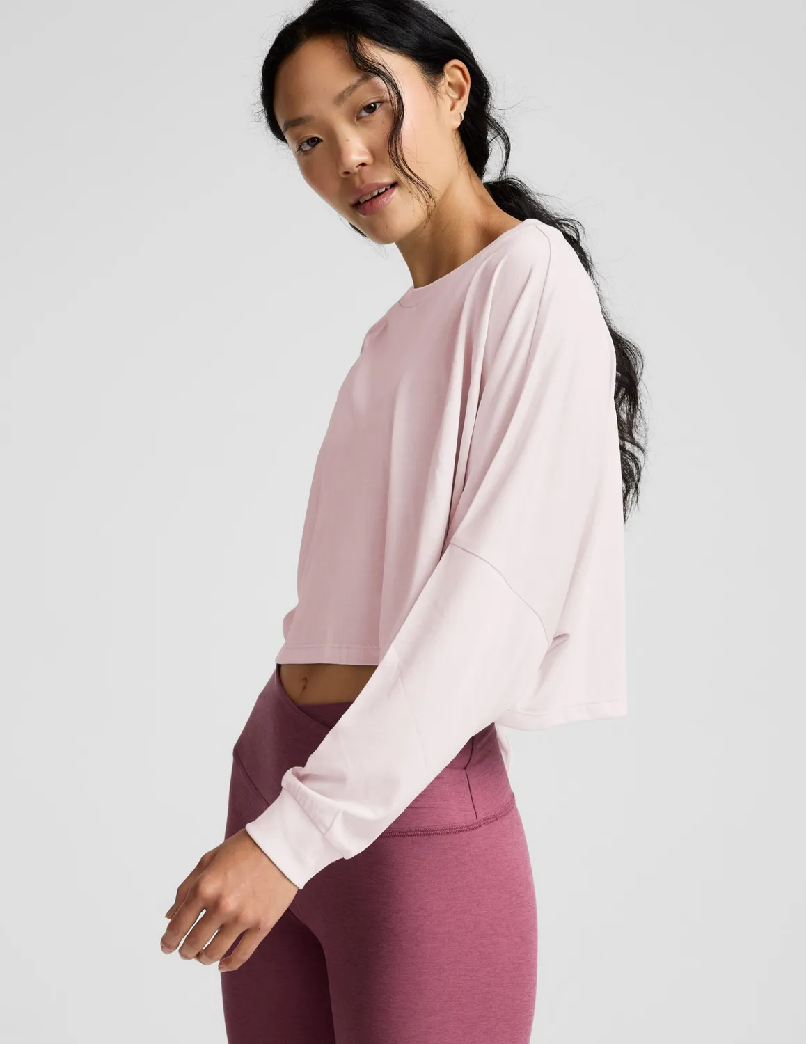 Beyond Yoga Studio Luxe Cropped Long Sleeve ljusrosa