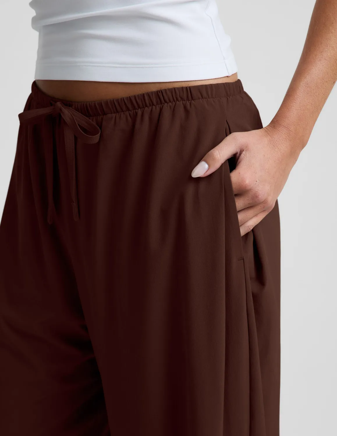 Beyond Yoga Solstice Drawstring Wide Leg Pant 29" byxor Iced Mocha vida