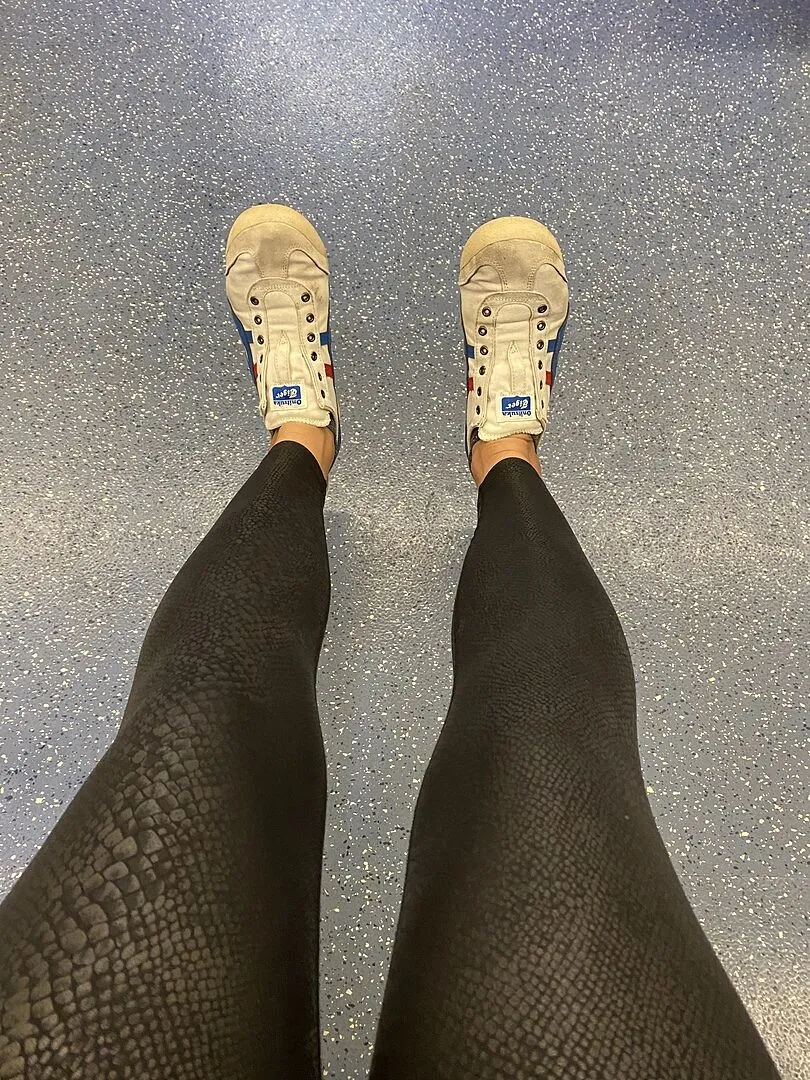 Beyond Yoga PowerShine Viper High Waisted Midi Legging leggings Svart