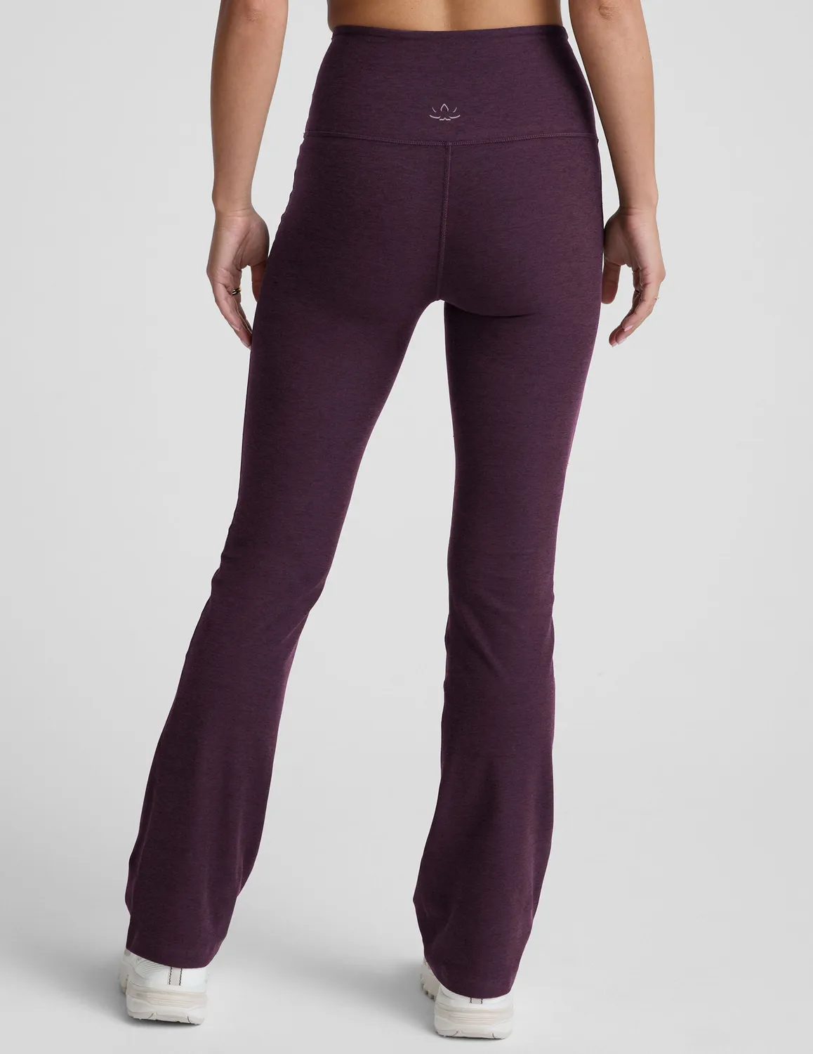 Beyond Yoga Spacedye High Waisted Practice Pocket Bootcut 31" lila