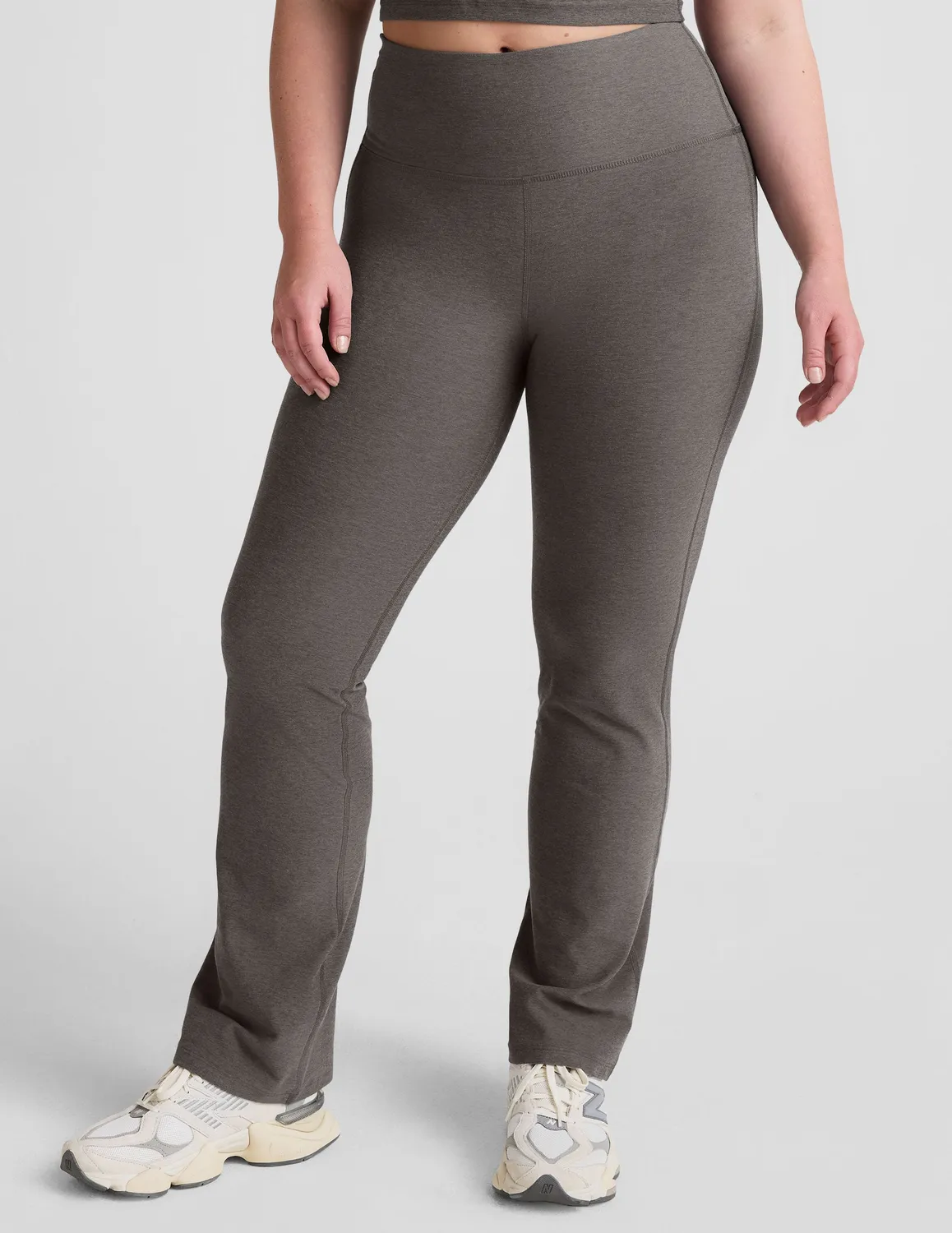 Beyond Yoga Spacedye Practice Bootcut Pant träningsbyxor True Gray