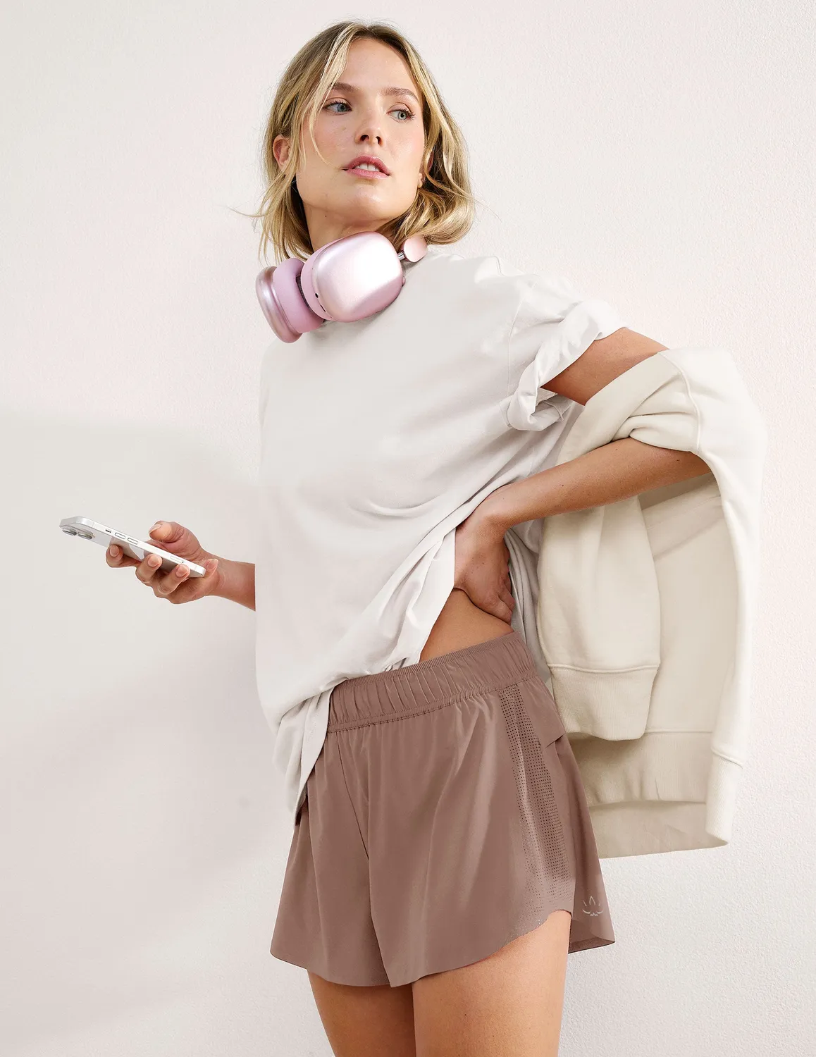 Beyond Yoga Solemate 2.5" shorts Rosey Taupe mjuka
