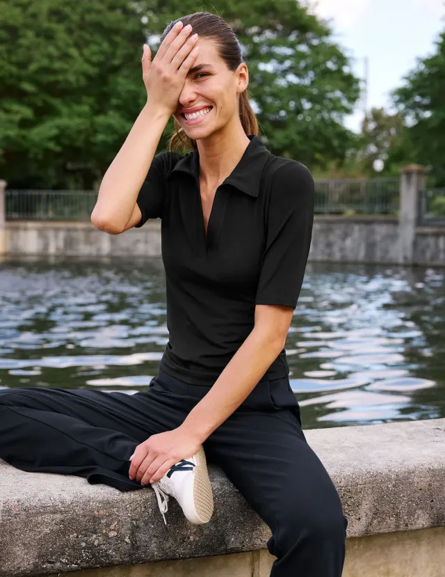 Beyond Yoga Sport Active V-Neck Polo piké svart med bh