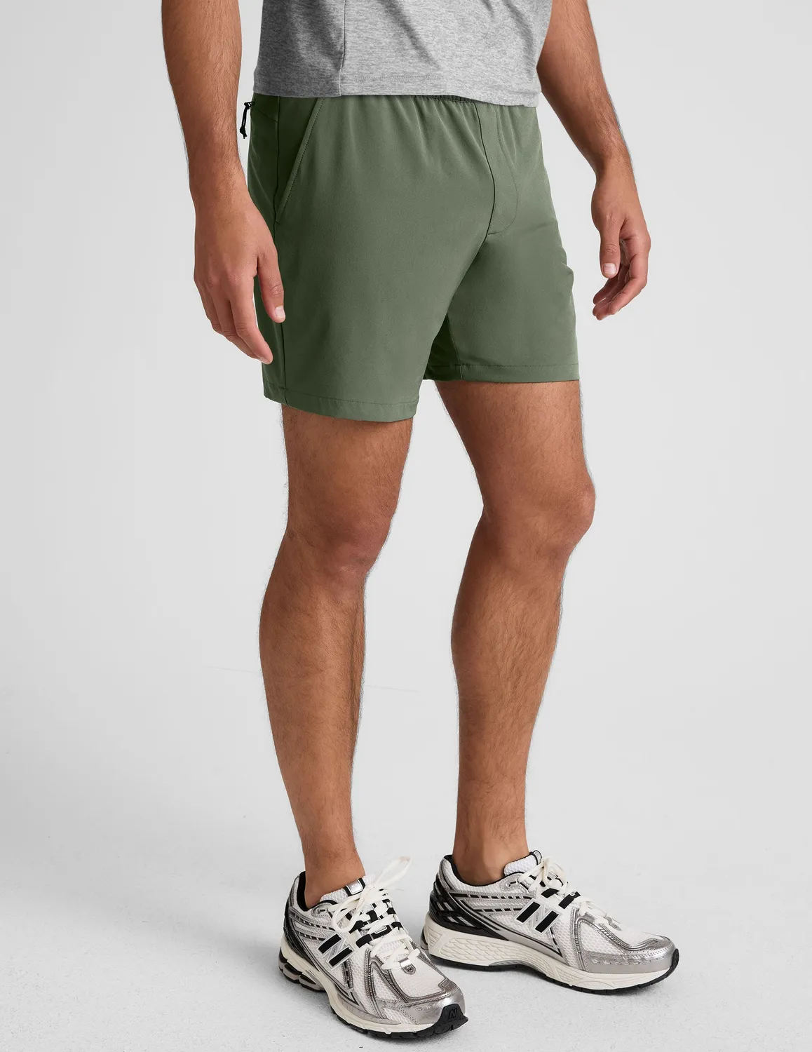 Beyond Yoga Pivotal 2.0 Men's Short 7" träningsshorts Olive Tint ofodrad