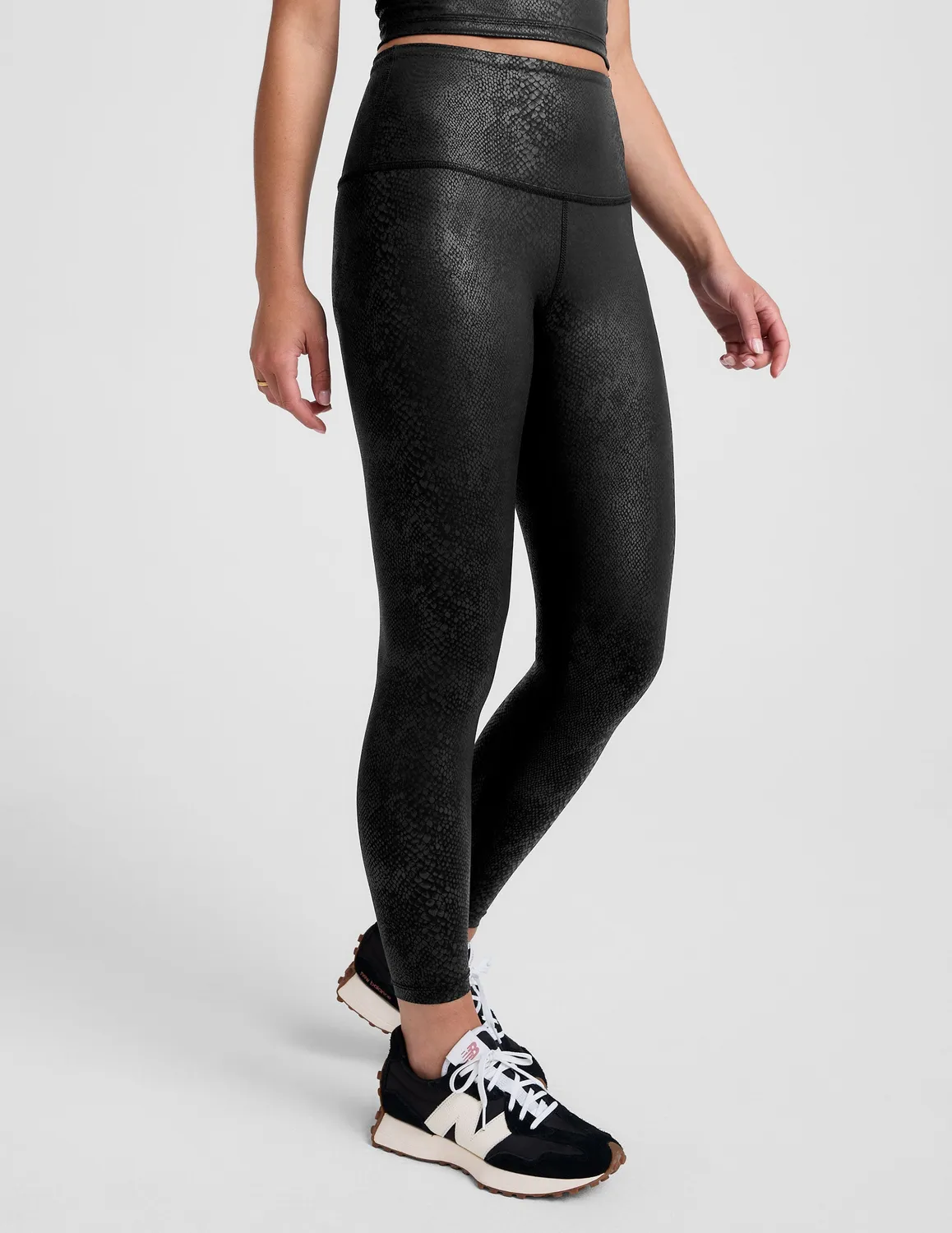 Beyond Yoga PowerShine Viper High Waisted Midi Legging leggings Svart