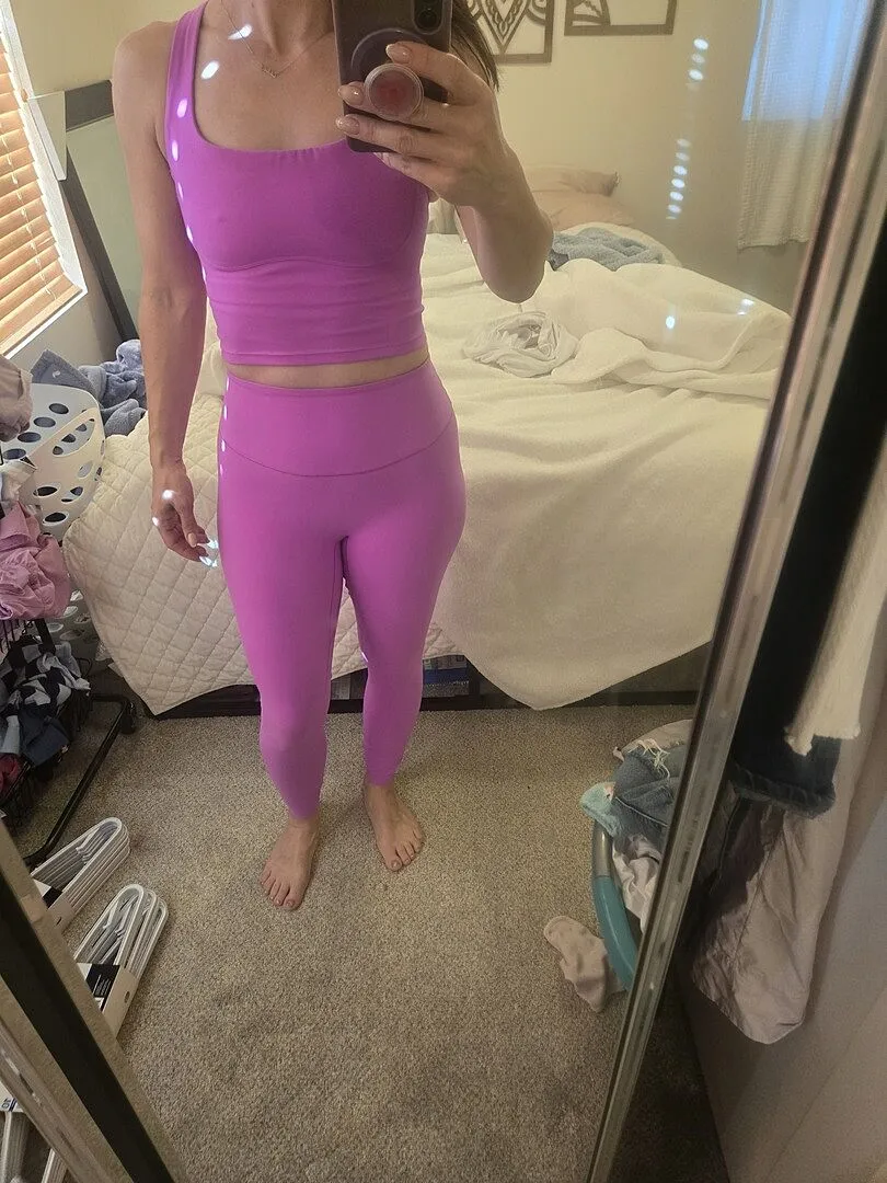 Beyond Yoga Glowzone Medium Impact Cropped Tank sporttopp rosa