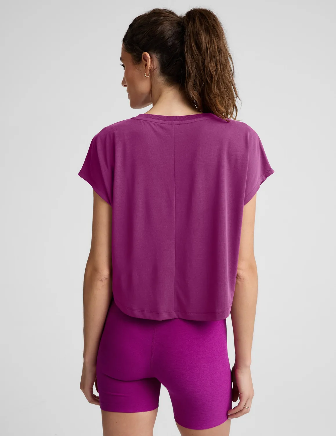 Beyond Yoga Studio Luxe Cropped Tee träningstopp Berry Bliss mjuk