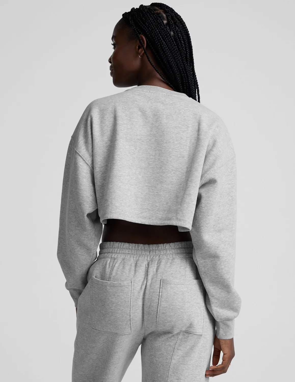 Beyond Yoga LuxeFleece Cropped sweatshirt Light Heather Gray grå