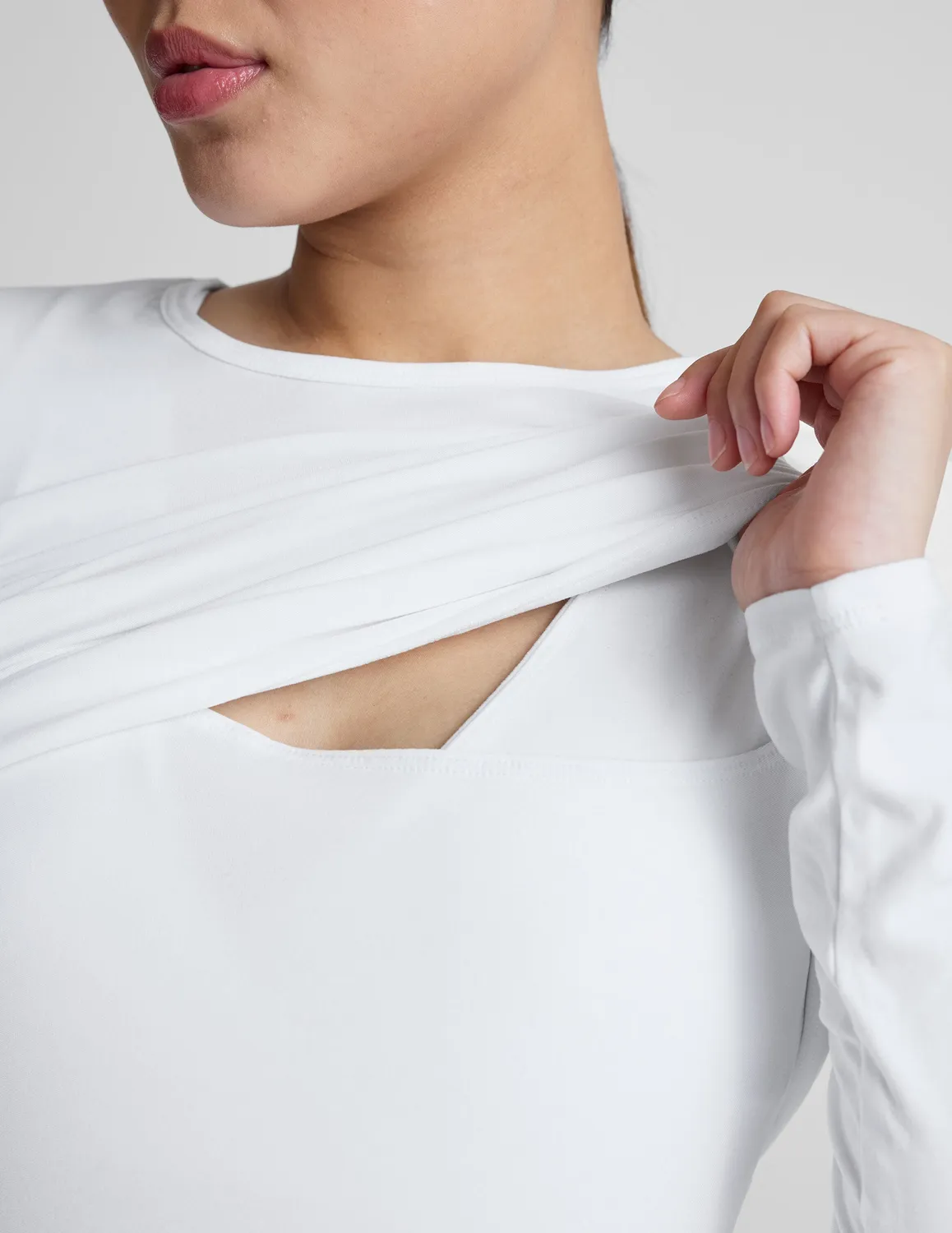 Beyond Yoga Featherweight Under Wraps Nursing Overlap Tee amningstopp vit mjuk