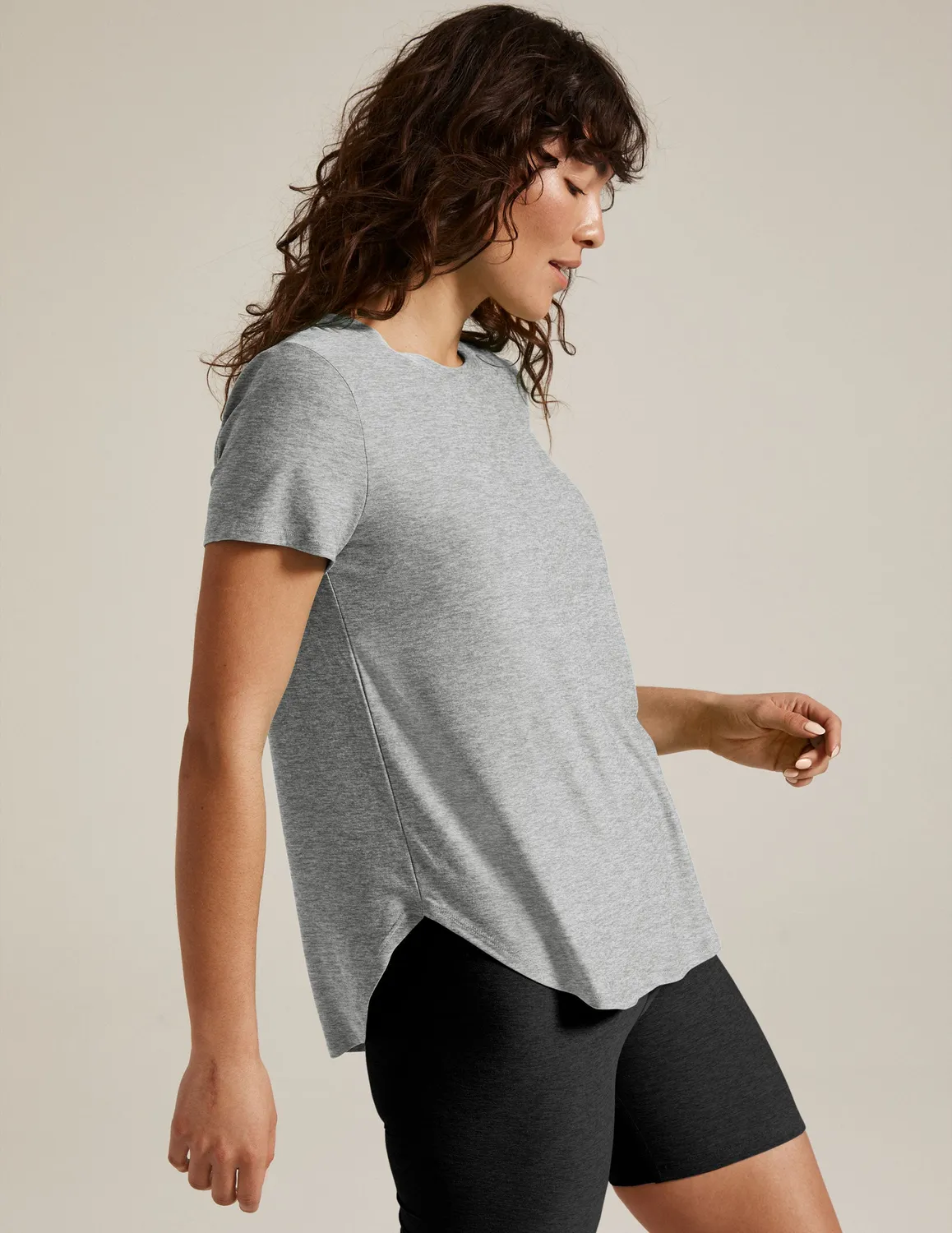 Beyond Yoga Featherweight On The Down Low t-shirt Silver Mist mjuk