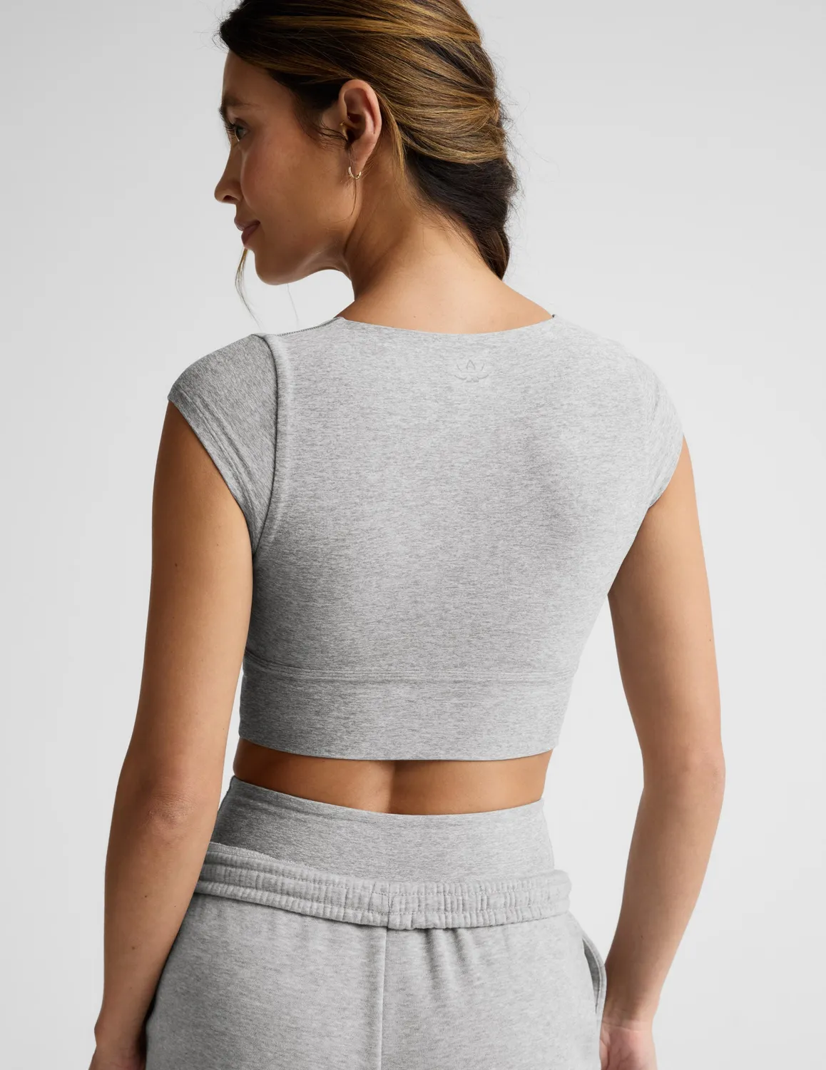 Beyond Yoga Spacedye Get It Twisted Cropped Tee träningstopp Silver Mist mjuk