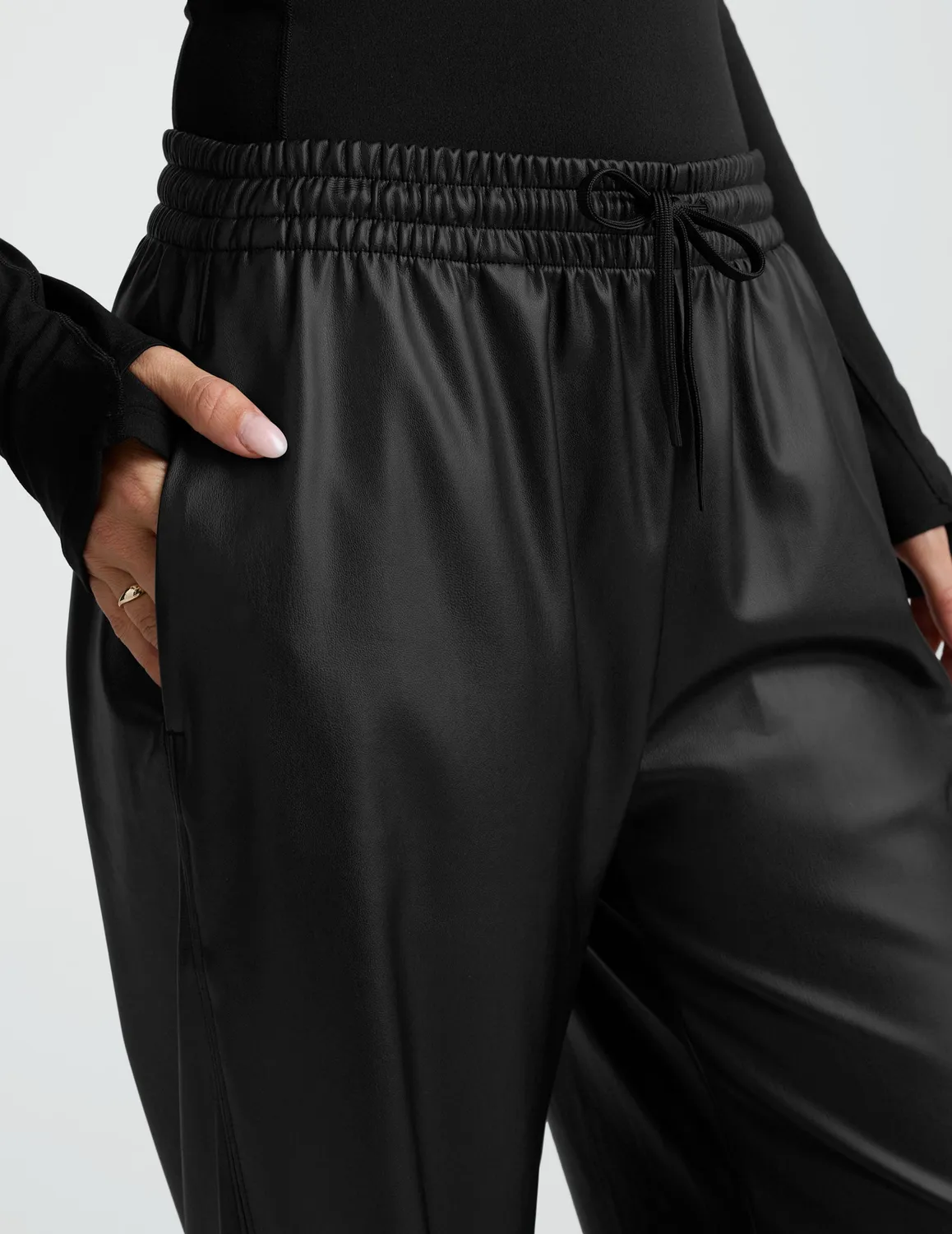 Beyond Yoga Faux Leather byxor svart vida
