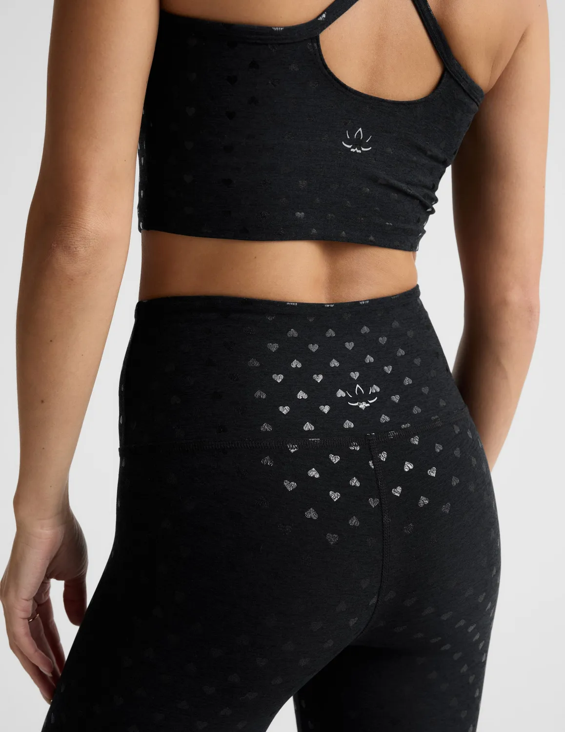 Beyond Yoga SoftShine High Waisted Midi Legging leggings Darkest Night hjärtmönster