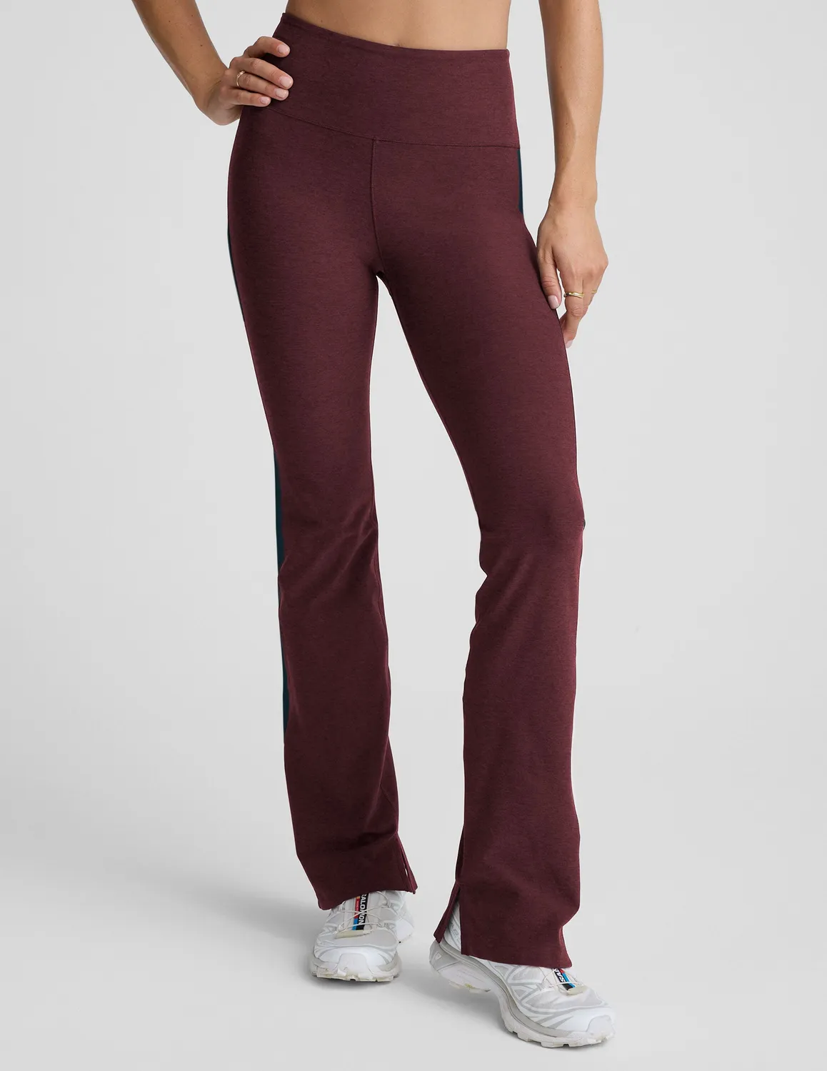 Beyond Yoga Spacedye Gemini Colorblock Side Slit Pant byxor vinröd bootcut