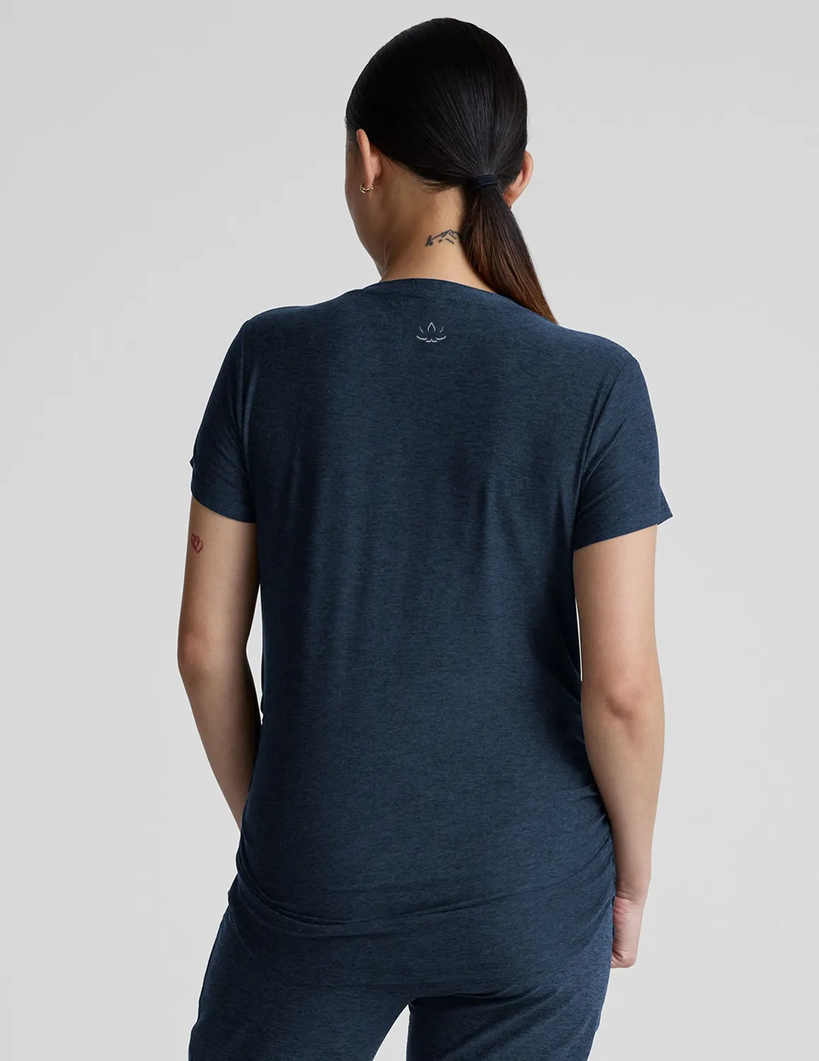 Beyond Yoga Featherweight One & Only gravid-t-shirt Nocturnal Navy mjuk