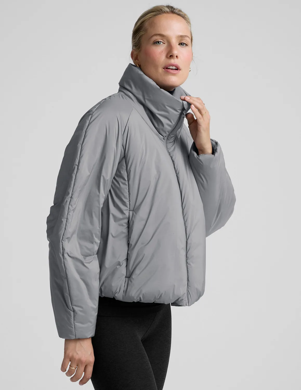 Beyond Yoga Warm Up Puffer jacka stormgrå vattenavvisande