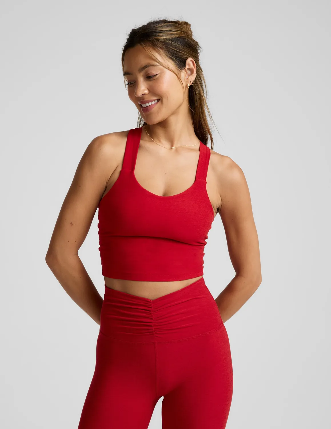 Beyond Yoga Spacedye Twist Through Cropped Tank träningstopp Holly Red Heather BH