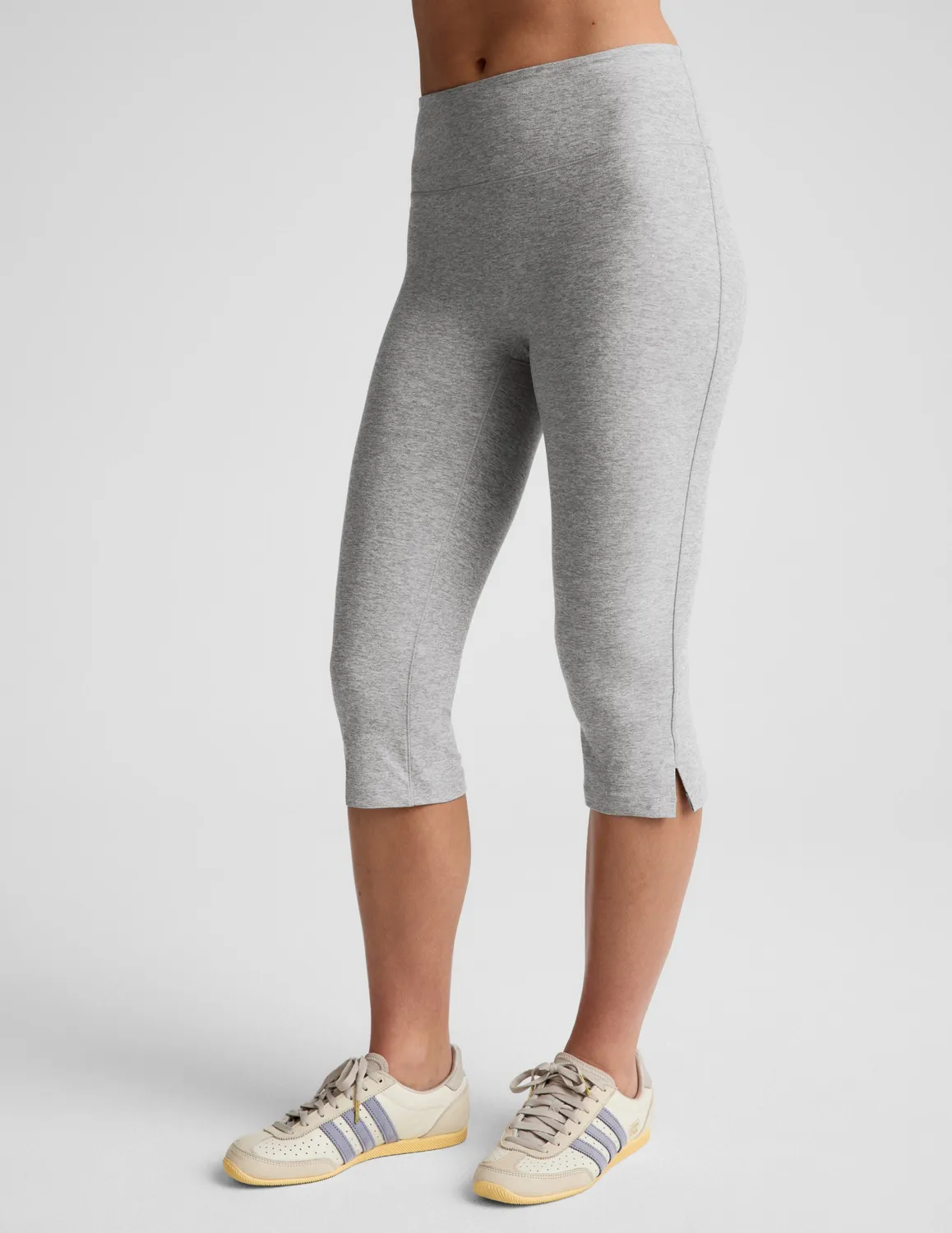 Beyond Yoga Spacedye Mid-Rise Slit Pedal Pusher leggings Silver Mist ljusgrå