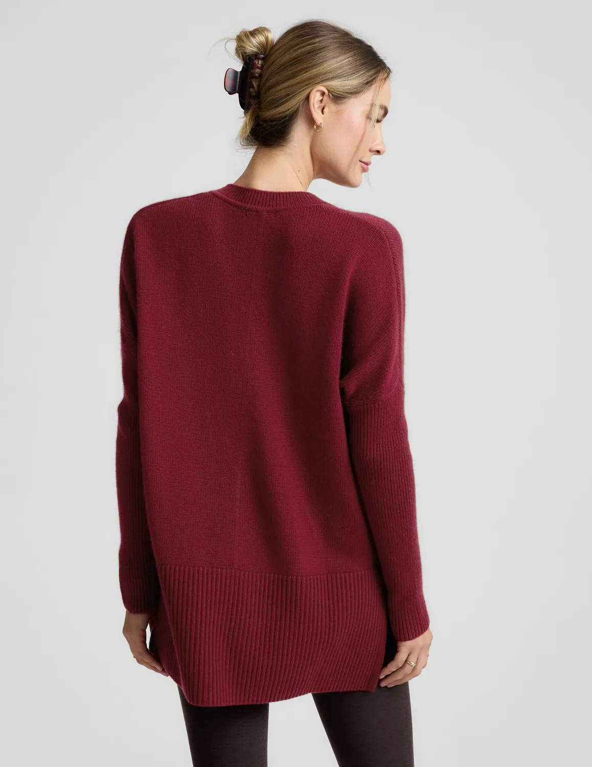 Beyond Yoga Wool-Cashmere V-Neck tröja Ruby Rush relaxed