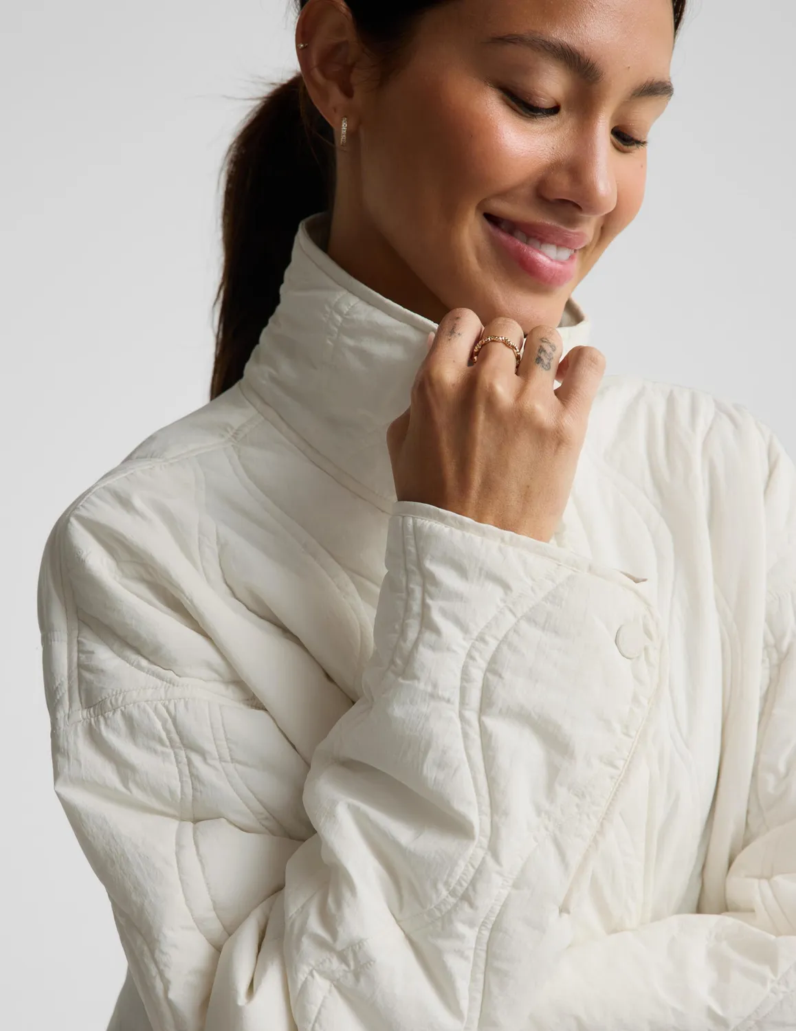Beyond Yoga Roam Quilted Lightweight Jacka Sea Salt vattenavvisande