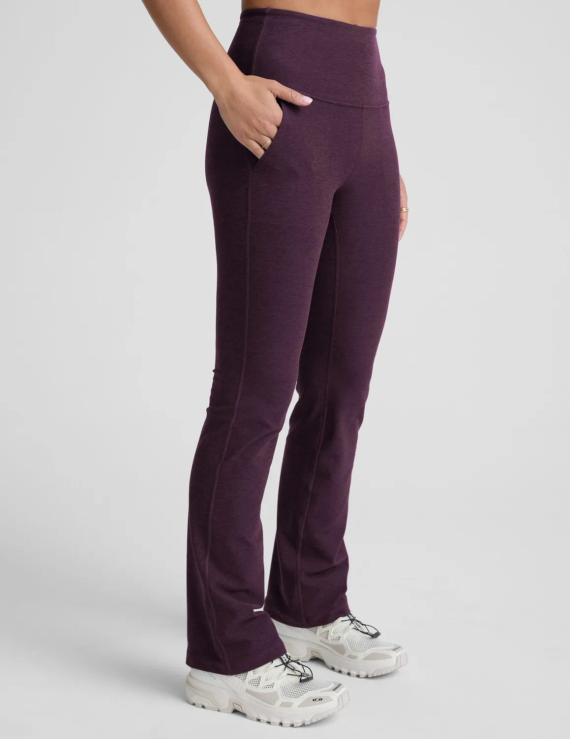 Beyond Yoga Spacedye High Waisted Practice Pocket Bootcut 31" lila