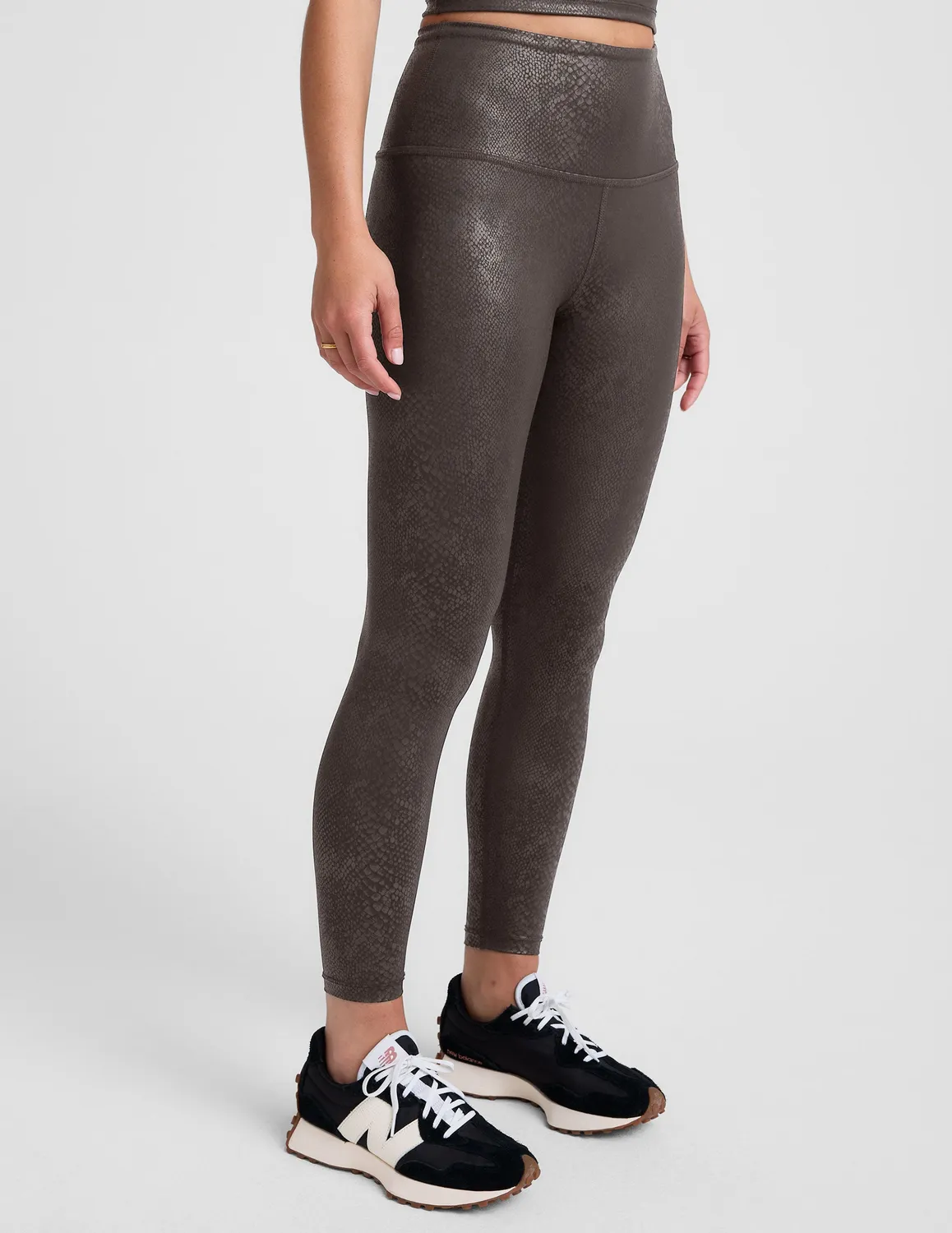 Beyond Yoga PowerShine Viper High Waisted Midi Legging leggings Espresso