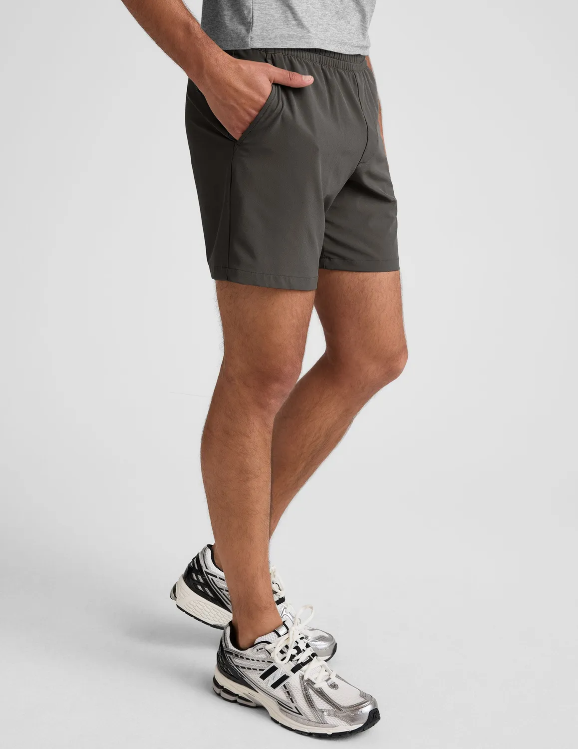 Beyond Yoga Pivotal 2.0 Men's Short 7" träningsshorts Graphite melerad