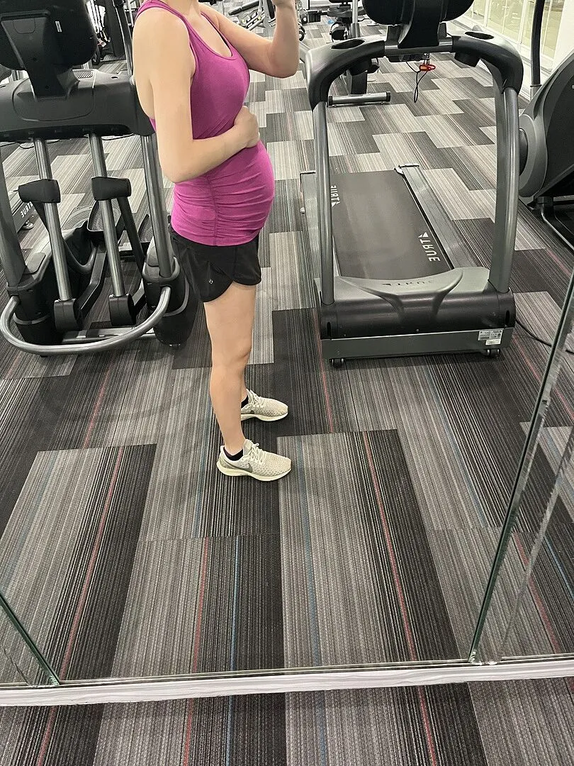 Beyond Yoga Featherweight Let It Grow Racerback mammalinne lila