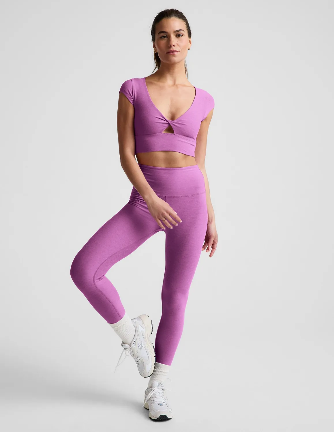 Beyond Yoga Spacedye Get It Twisted Cropped Tee träningstopp Fun Fuchsia Heather mjuk
