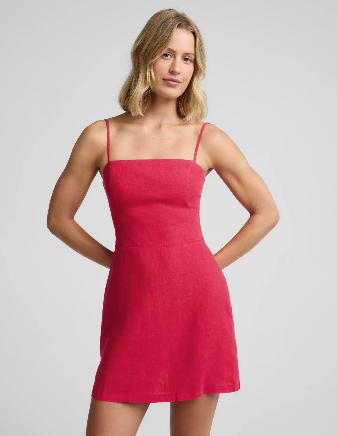 Beyond Yoga SoftWash Linen Seaside Mini miniklänning Berry Red linne