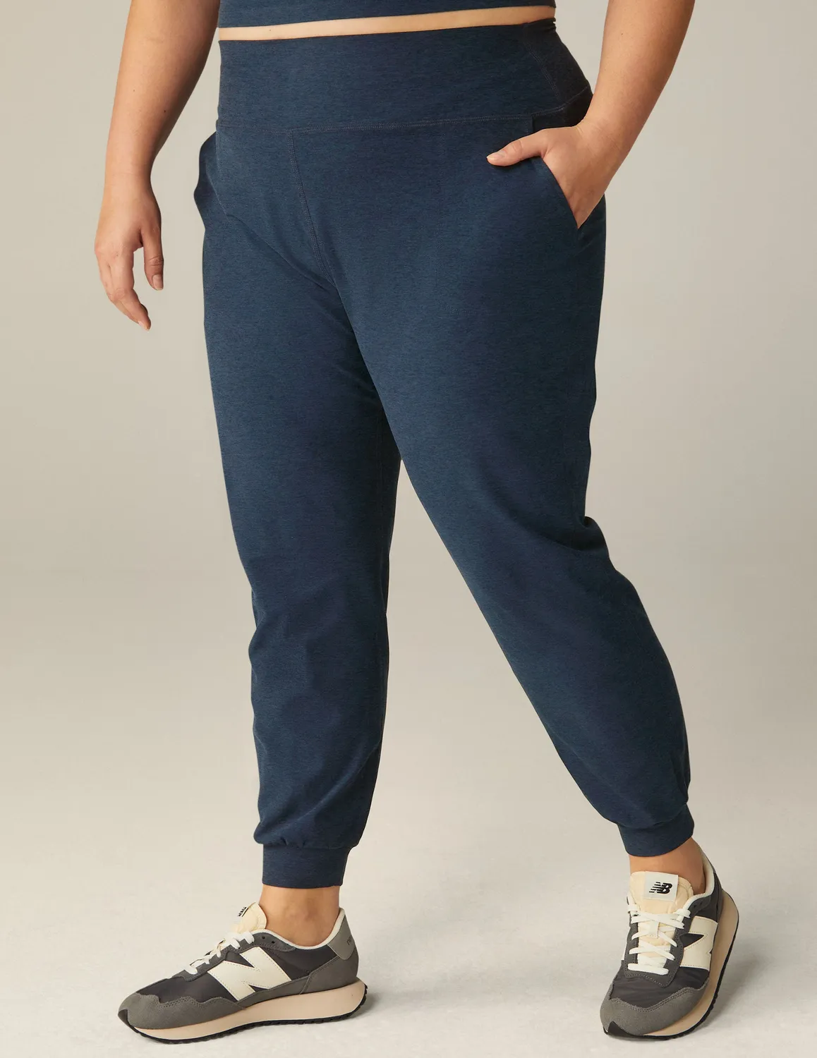 Beyond Yoga Spacedye Midi Jogger mjukisbyxor Nocturnal Navy mjuk