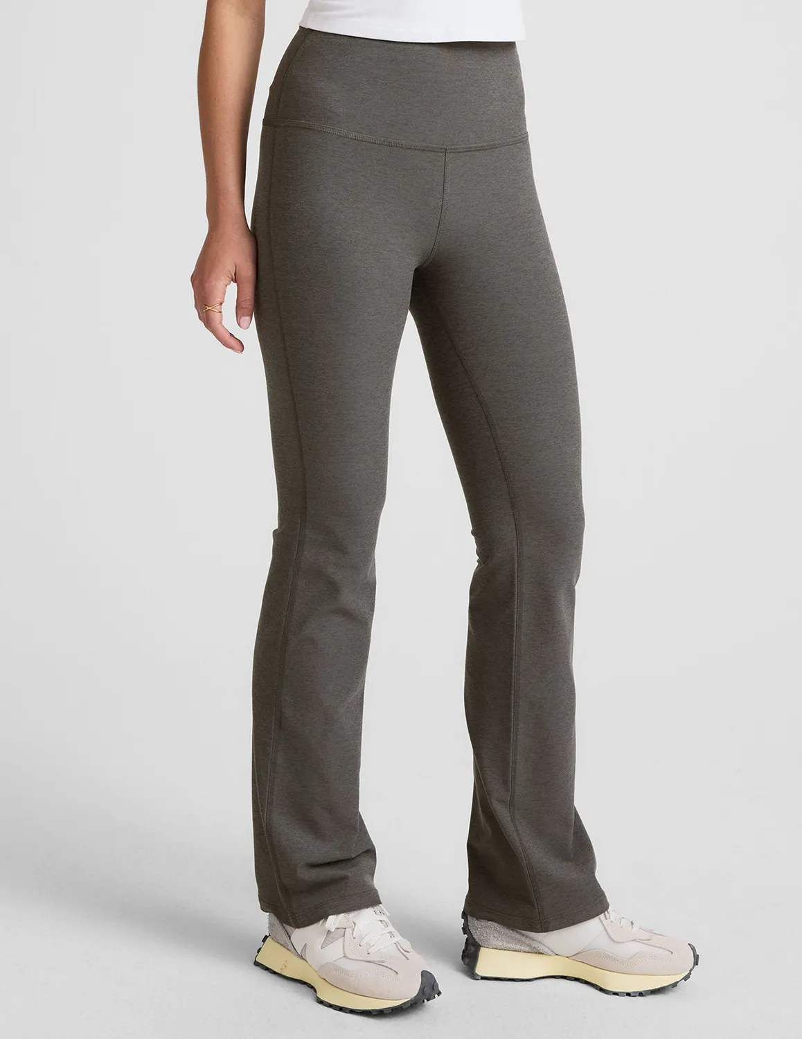 Beyond Yoga Spacedye Practice Bootcut Pant träningsbyxor True Gray