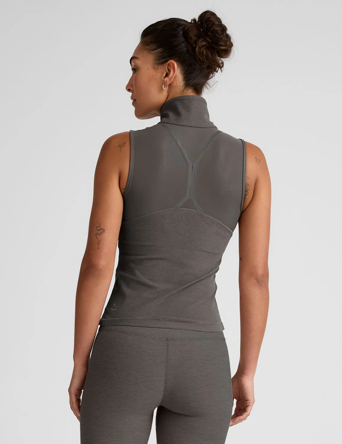 Beyond Yoga Venice Zip-Front Vest träningsväst true gray heather tight