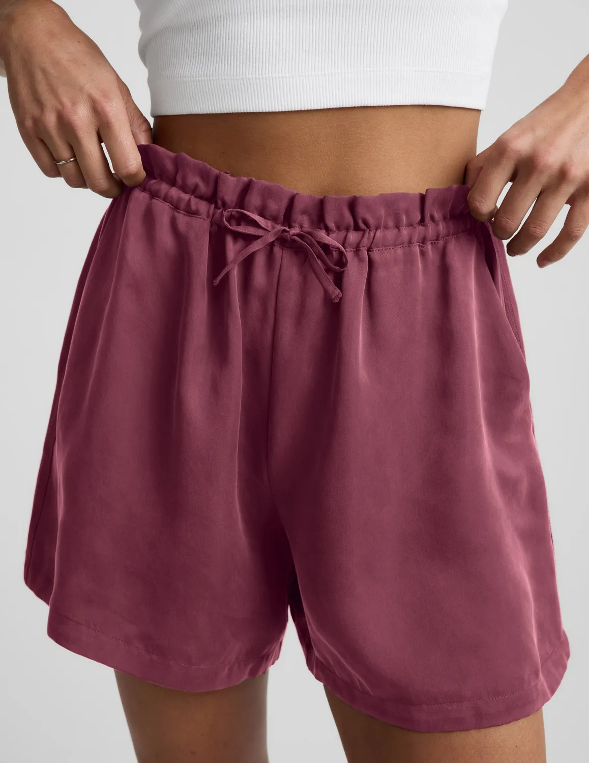 Beyond Yoga Sunkissed Cupro shorts lila 5 tum cupro
