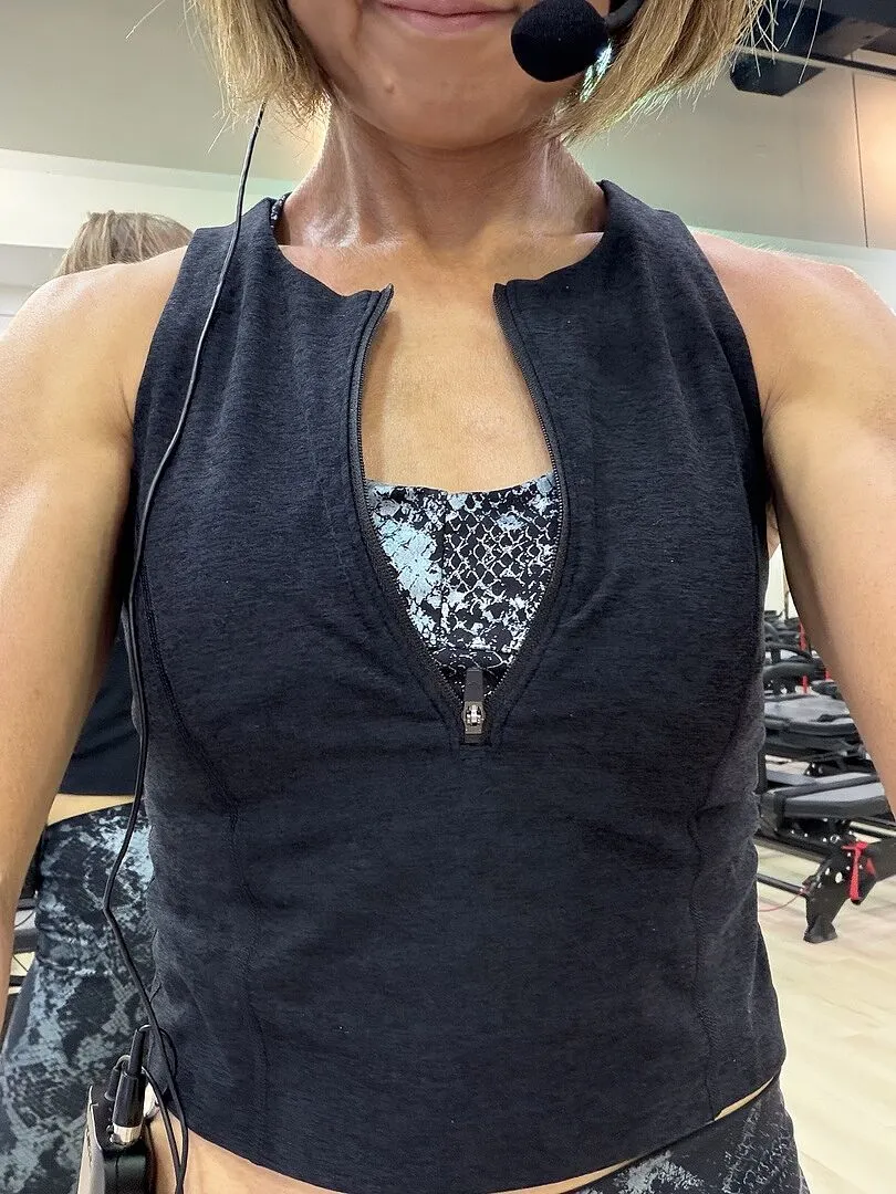 Beyond Yoga Spacedye Move Up Cropped Tank topp beige dragkedja