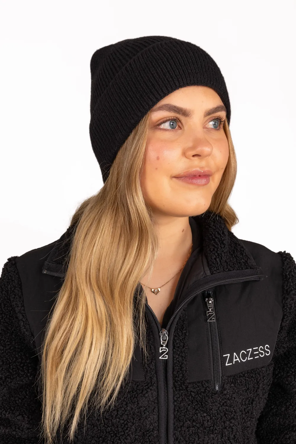 ZacZess Beanie Black mössa svart ribbstickad