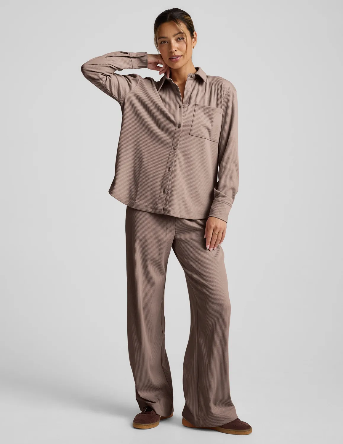 Beyond Yoga Breathe Easy Comfort Cord Button Up skjorta Cappuccino brun
