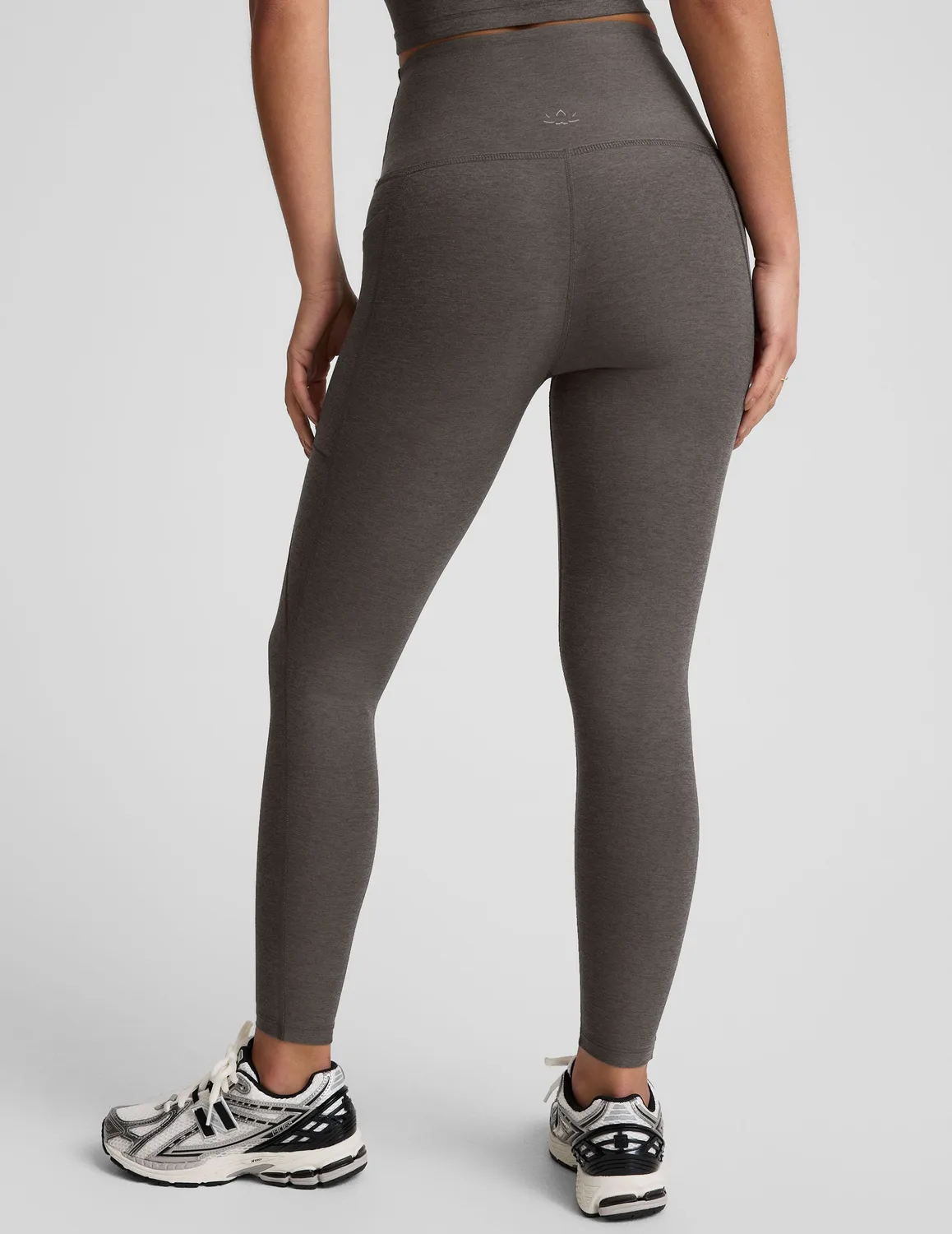 Beyond Yoga Spacedye Out Of Pocket High Waisted Midi leggings ljusgrå med fickor