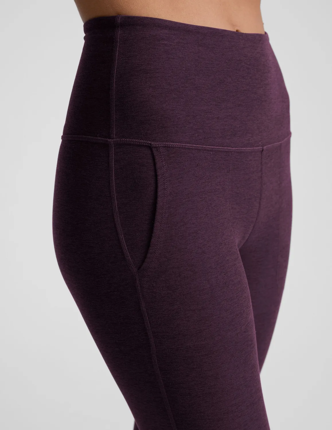Beyond Yoga Spacedye High Waisted Practice Pocket Bootcut 31" lila