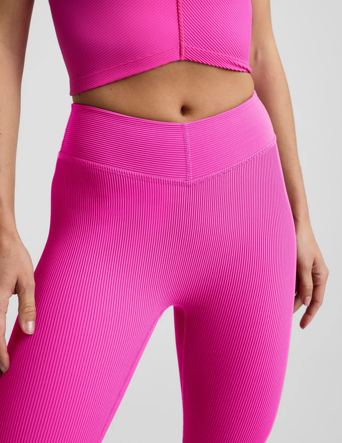 Beyond Yoga Impulse Ribbed V-Waist leggings Pink Glow capri