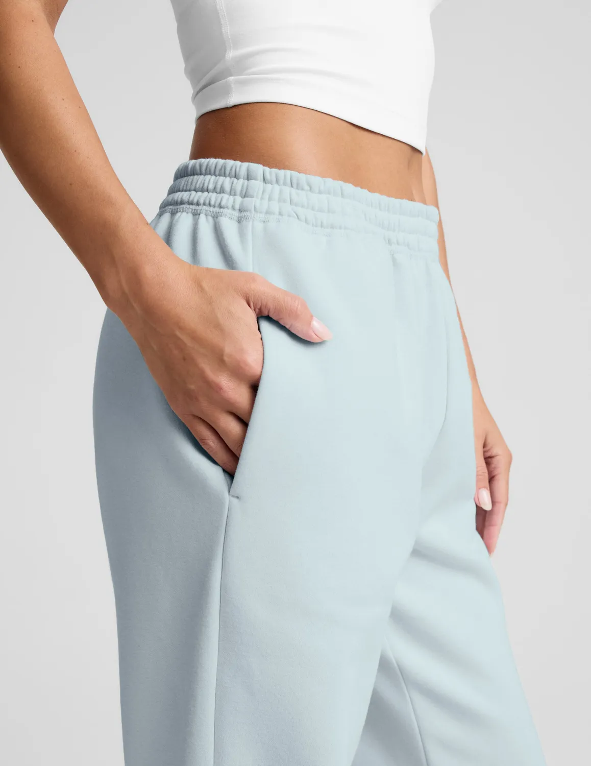 Beyond Yoga LuxeFleece Sweatpant mjukisbyxor ljusblå fickor