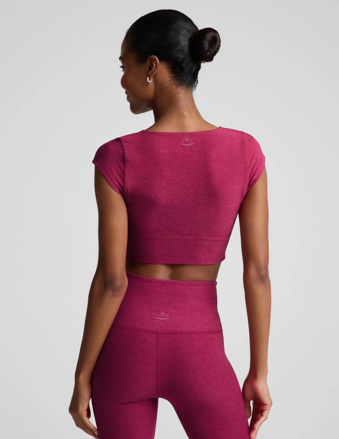 Beyond Yoga Spacedye Get It Twisted Cropped Tee träningstopp Sangria Heather mjuk